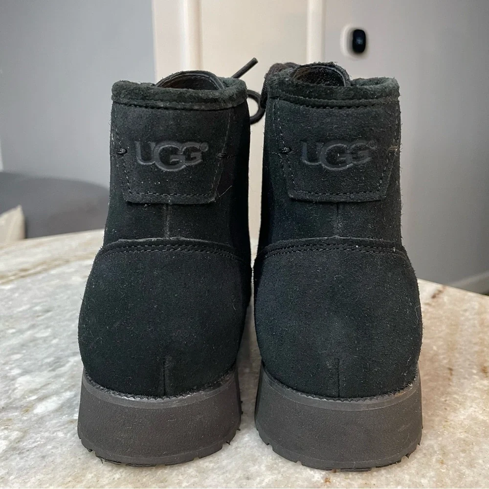 UGG Moreau Black Suede Lace Up Chukka Boots Shearling Lining Men’s 9.5
